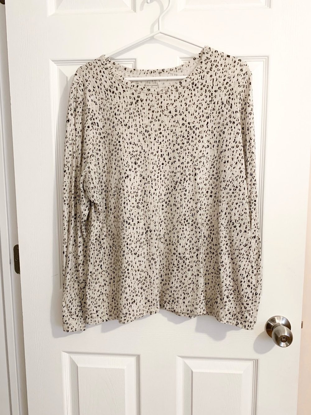 Banana Republic Malibu long sleeve tee Cream and Black Speckled top - size XL